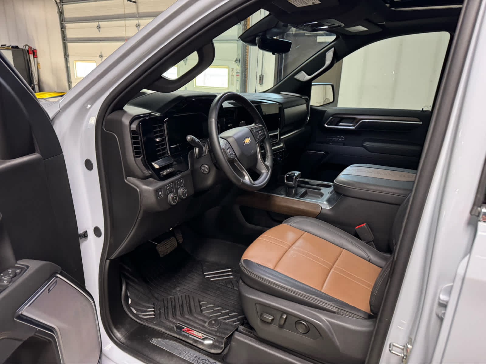2026 Chevrolet Silverado 1500 High Country - Photo 14