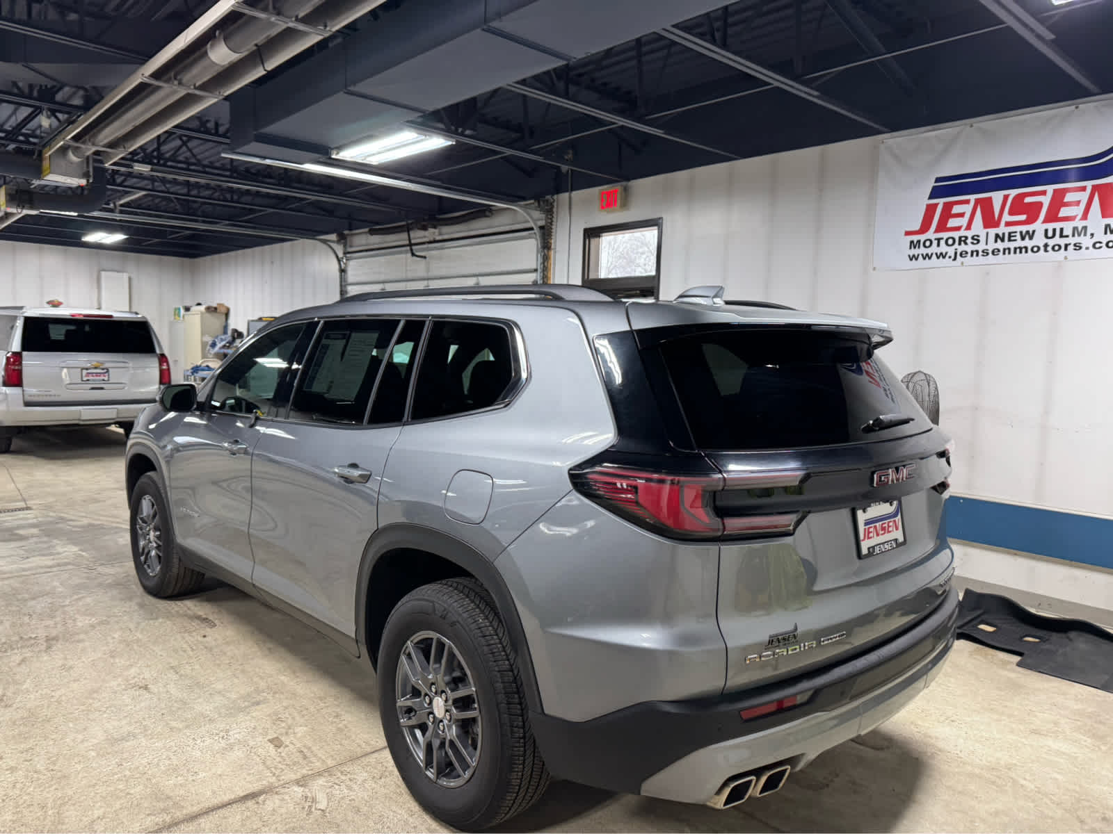 2025 GMC Acadia Elevation