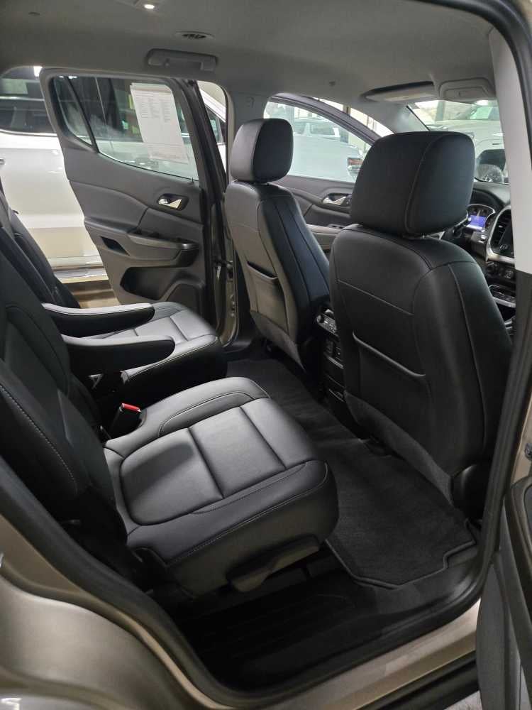 2022 GMC Acadia SLT