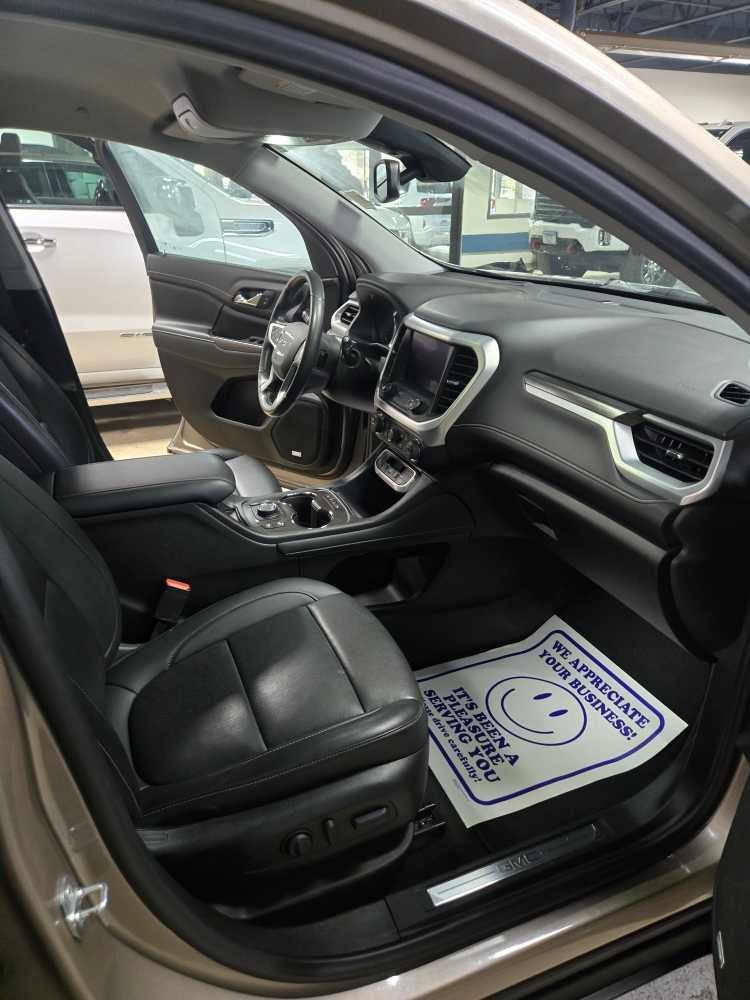 2022 GMC Acadia SLT