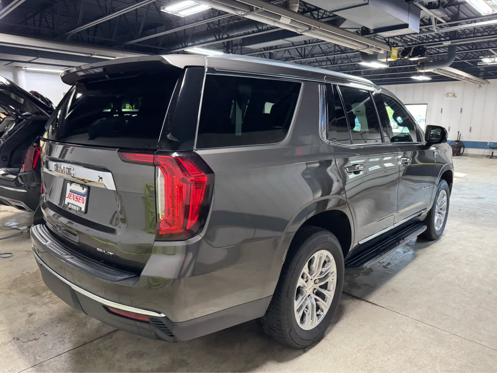 2021 GMC Yukon SLT