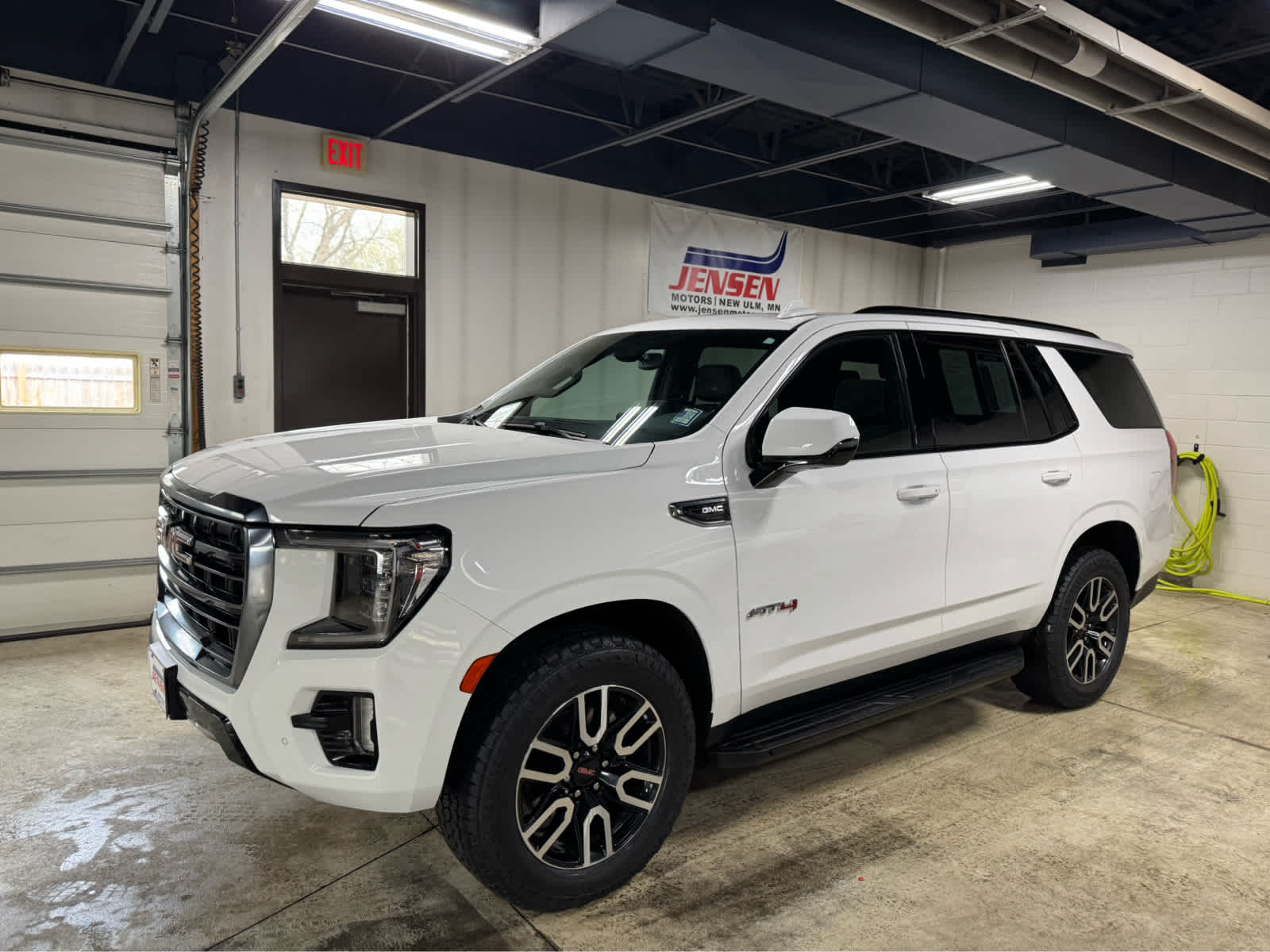 2022 GMC Yukon 4WD AT4's photo