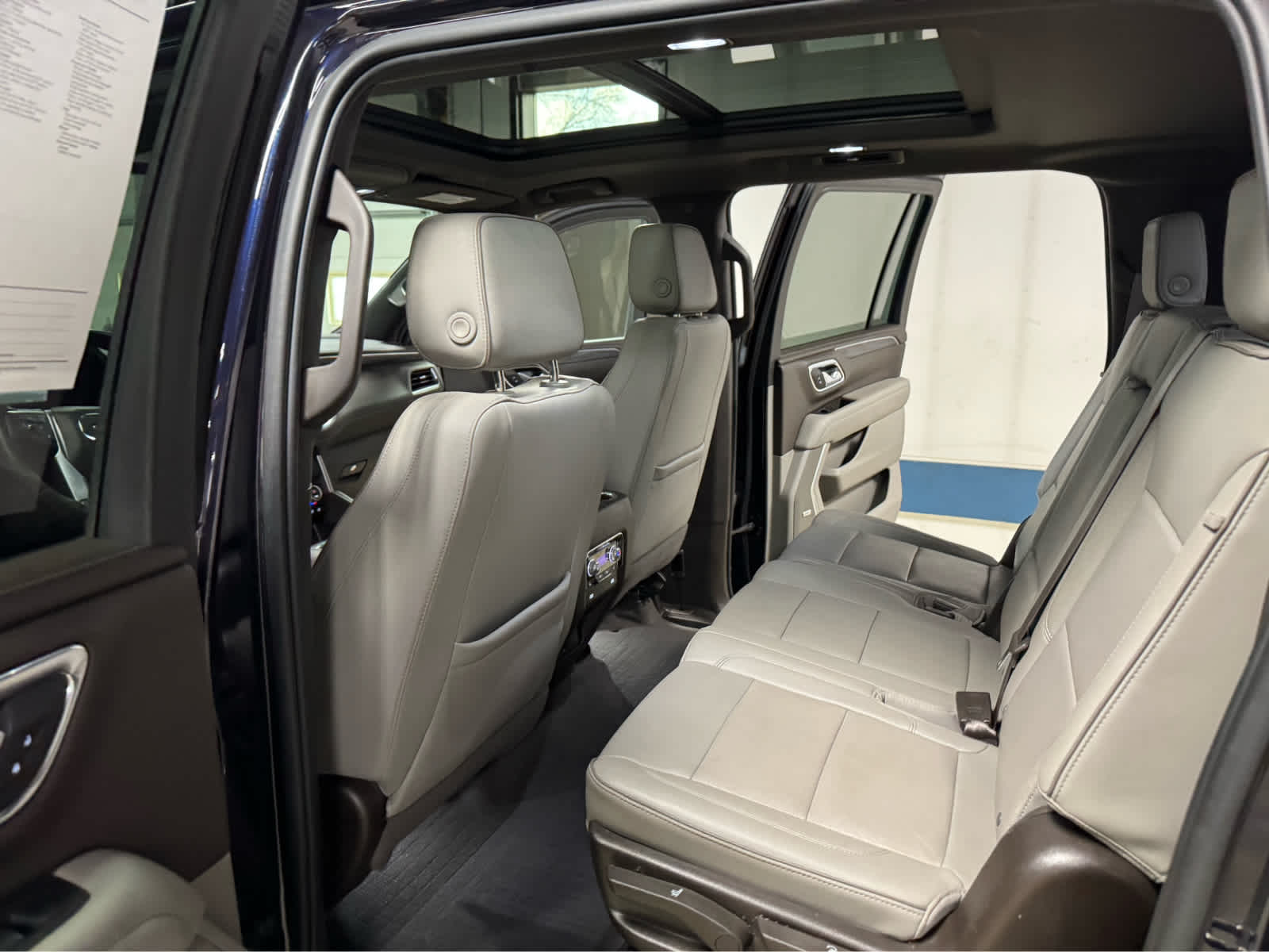 2022 GMC Yukon XL SLT