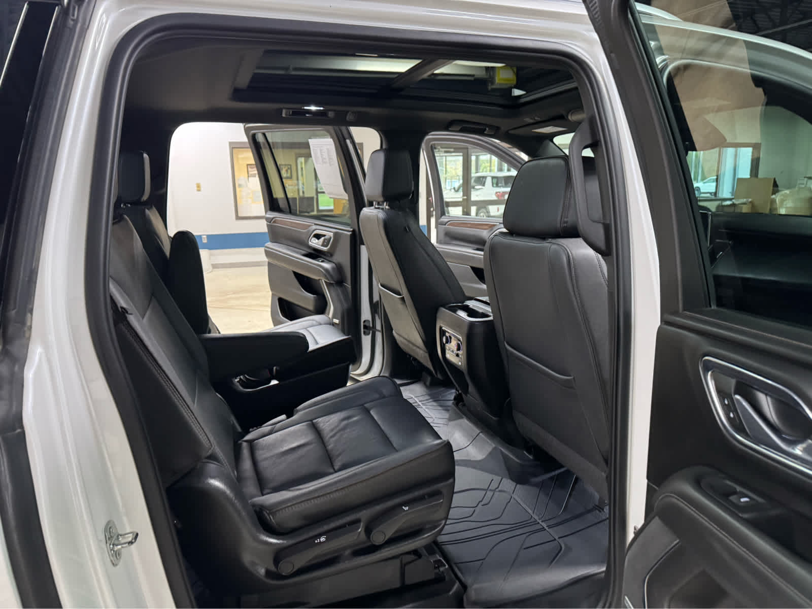 2023 Chevrolet Suburban High Country