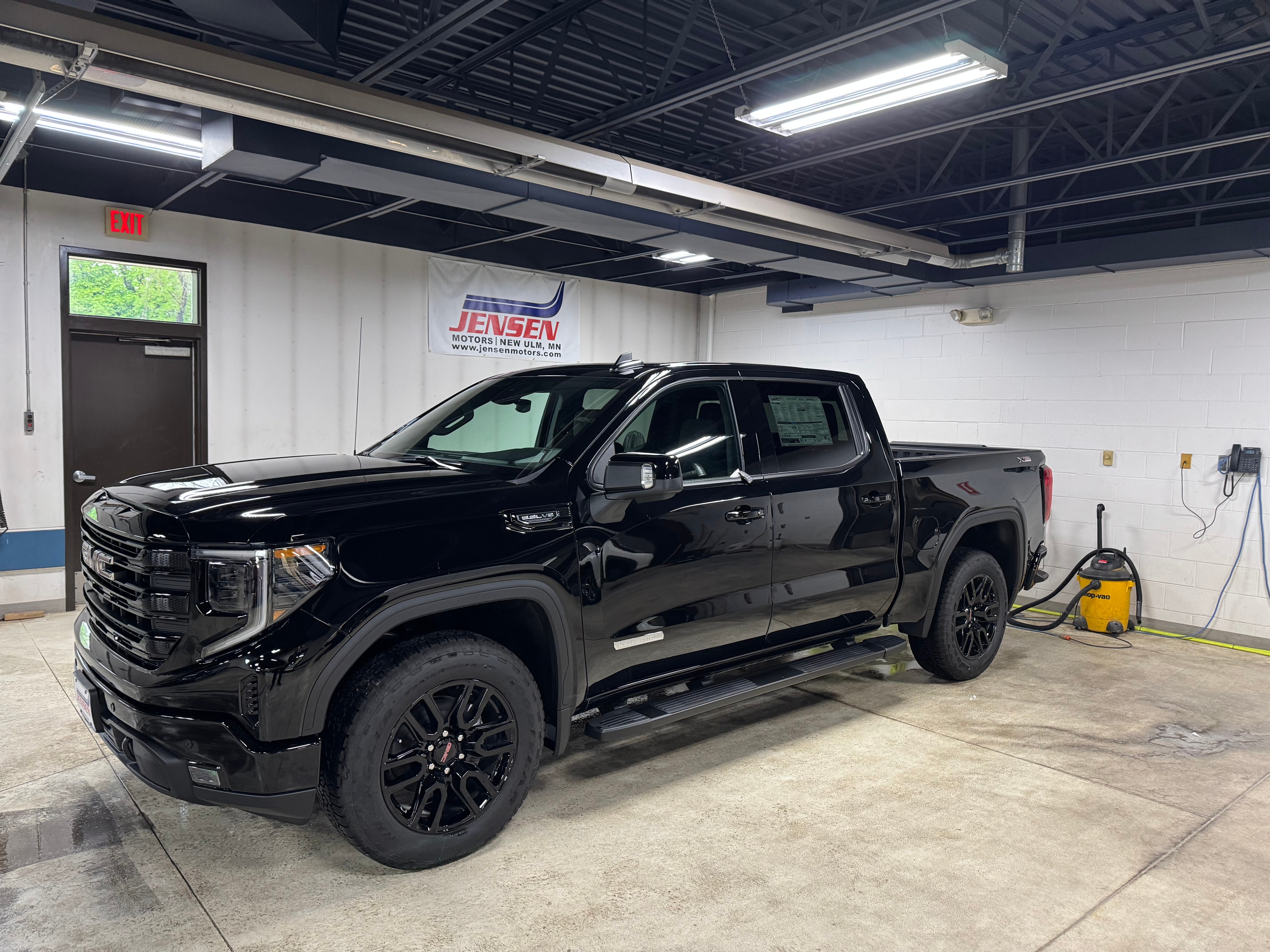 2026 GMC Sierra 4WD Crew Cab Short Box Elevation's photo
