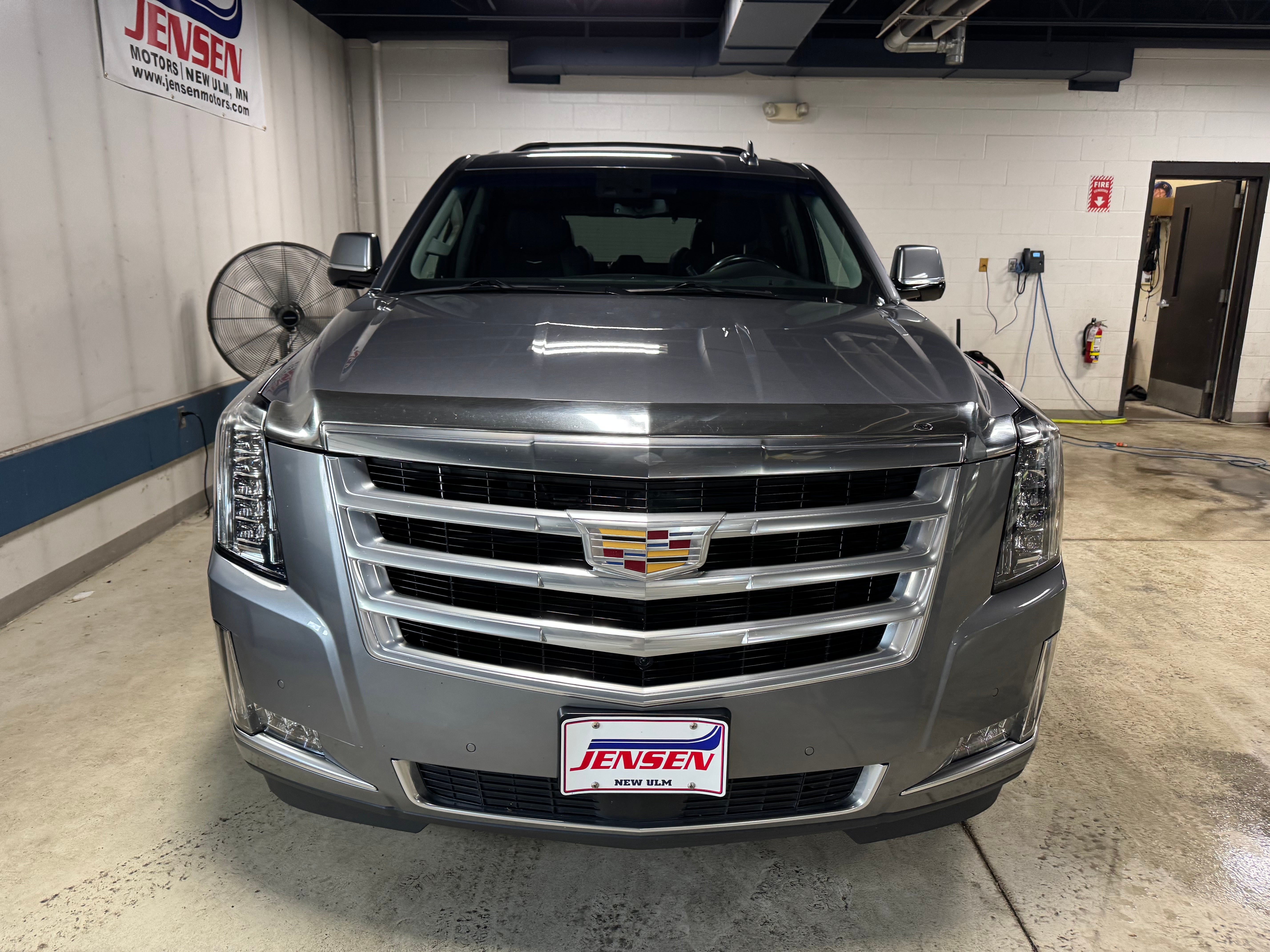 Used 2019 Cadillac Escalade Premium Luxury with VIN 1GYS4CKJ9KR351373 for sale in New Ulm, Minnesota