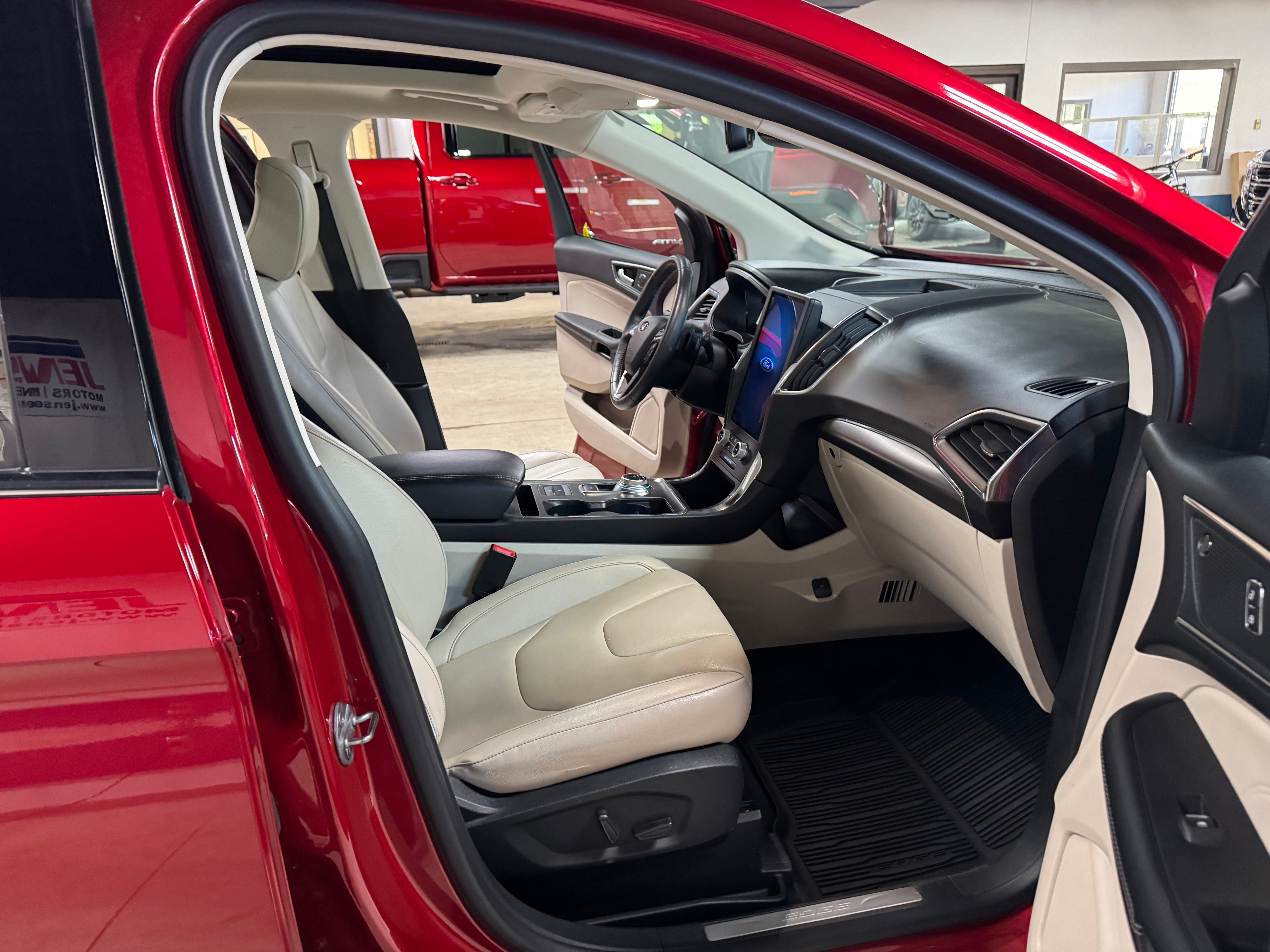 2022 Ford Edge Titanium