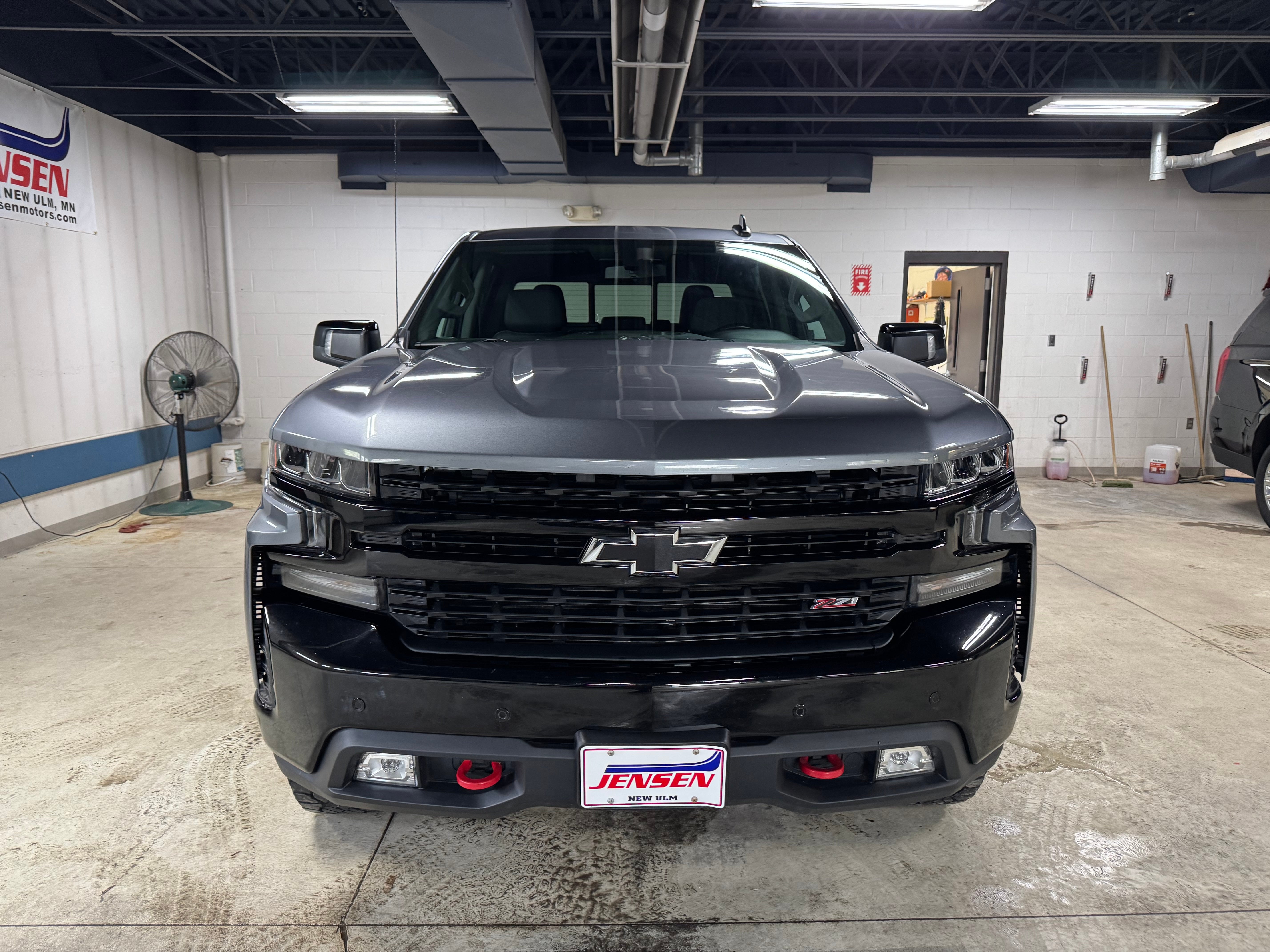 Used 2020 Chevrolet Silverado 1500 LT Trail Boss with VIN 3GCPYFED6LG281422 for sale in New Ulm, Minnesota
