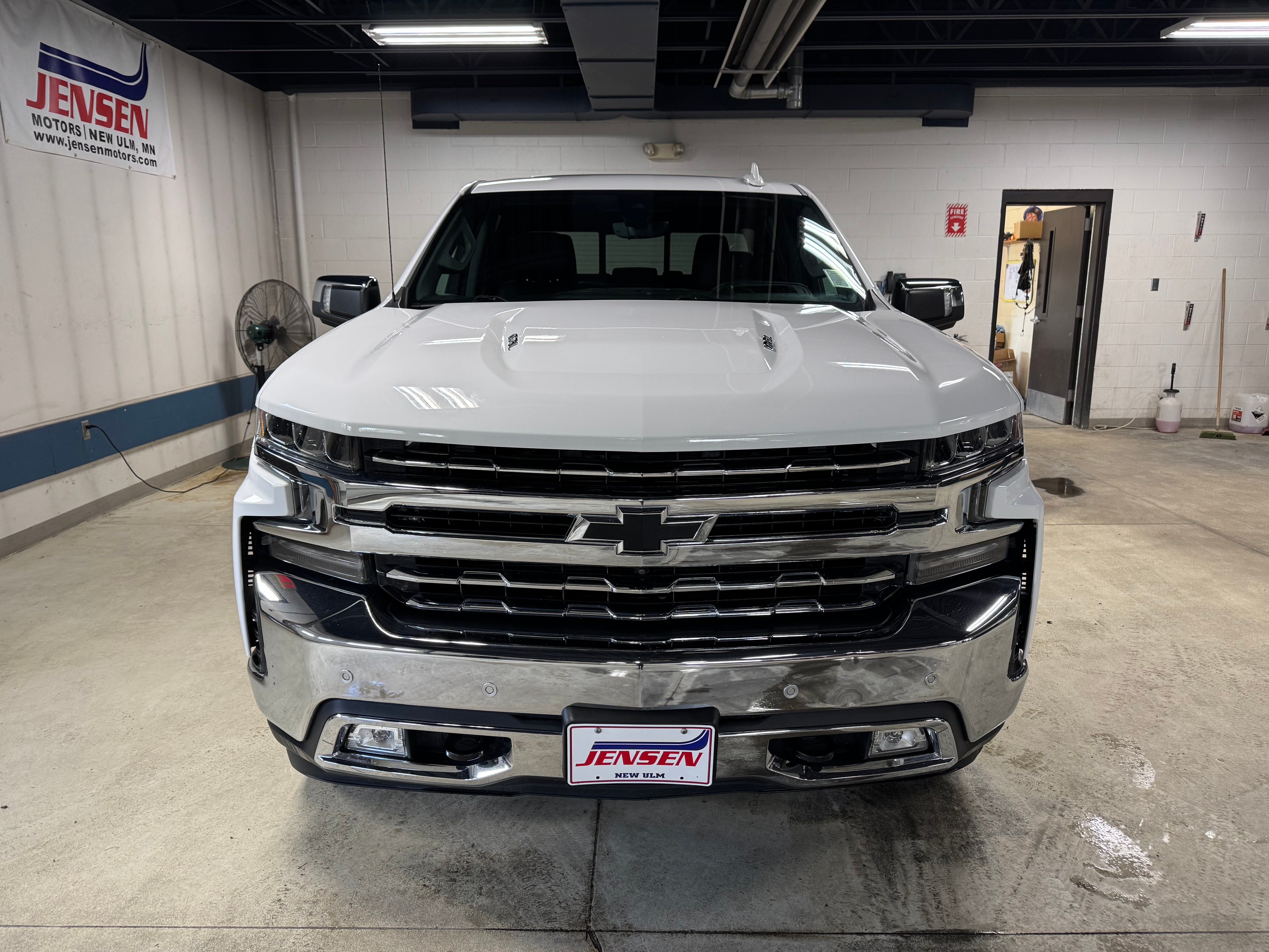 Used 2021 Chevrolet Silverado 1500 LTZ with VIN 3GCUYGELXMG371156 for sale in New Ulm, Minnesota
