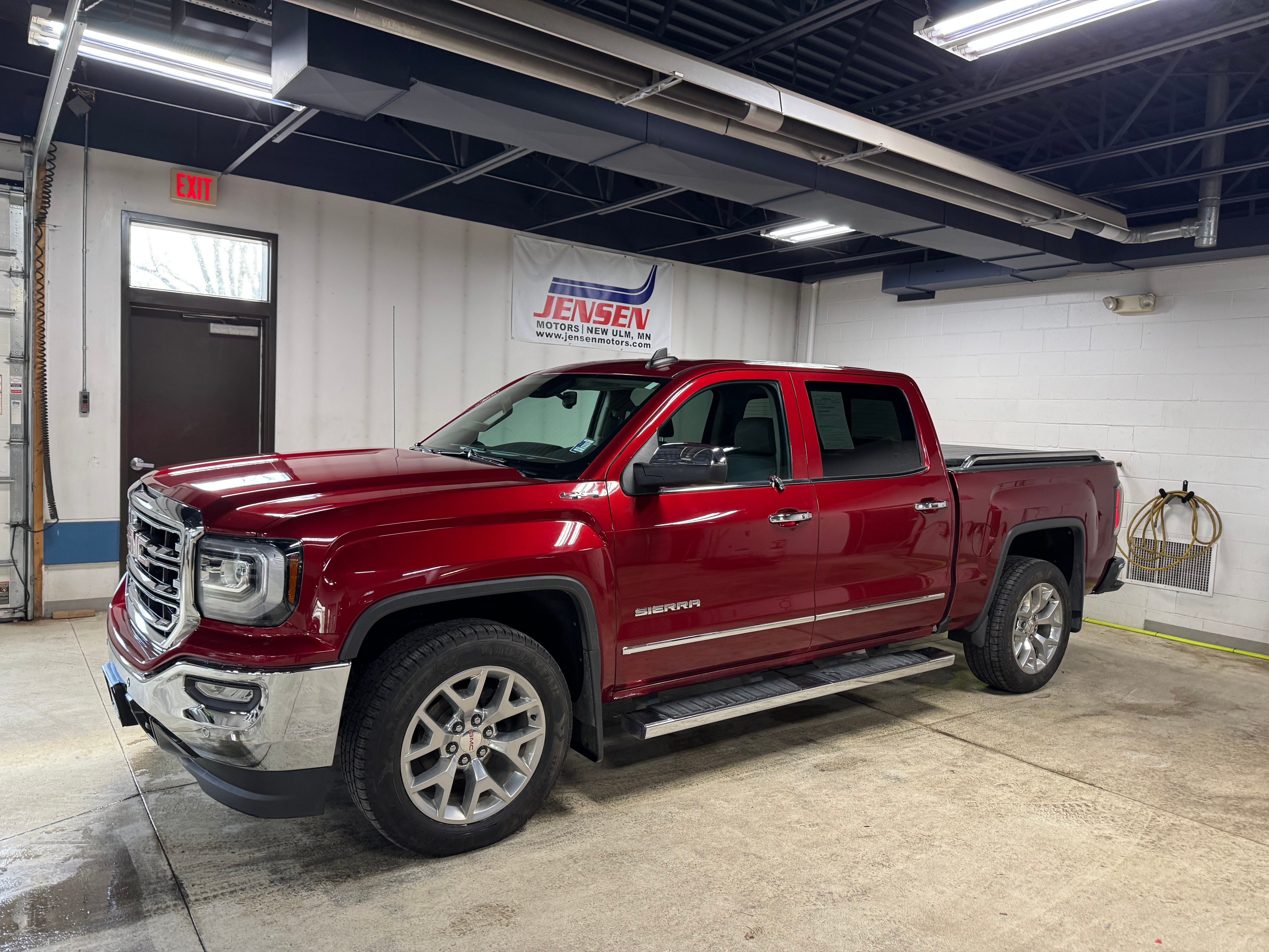2018 GMC Sierra 4WD Crew Cab Short Box SLT's photo