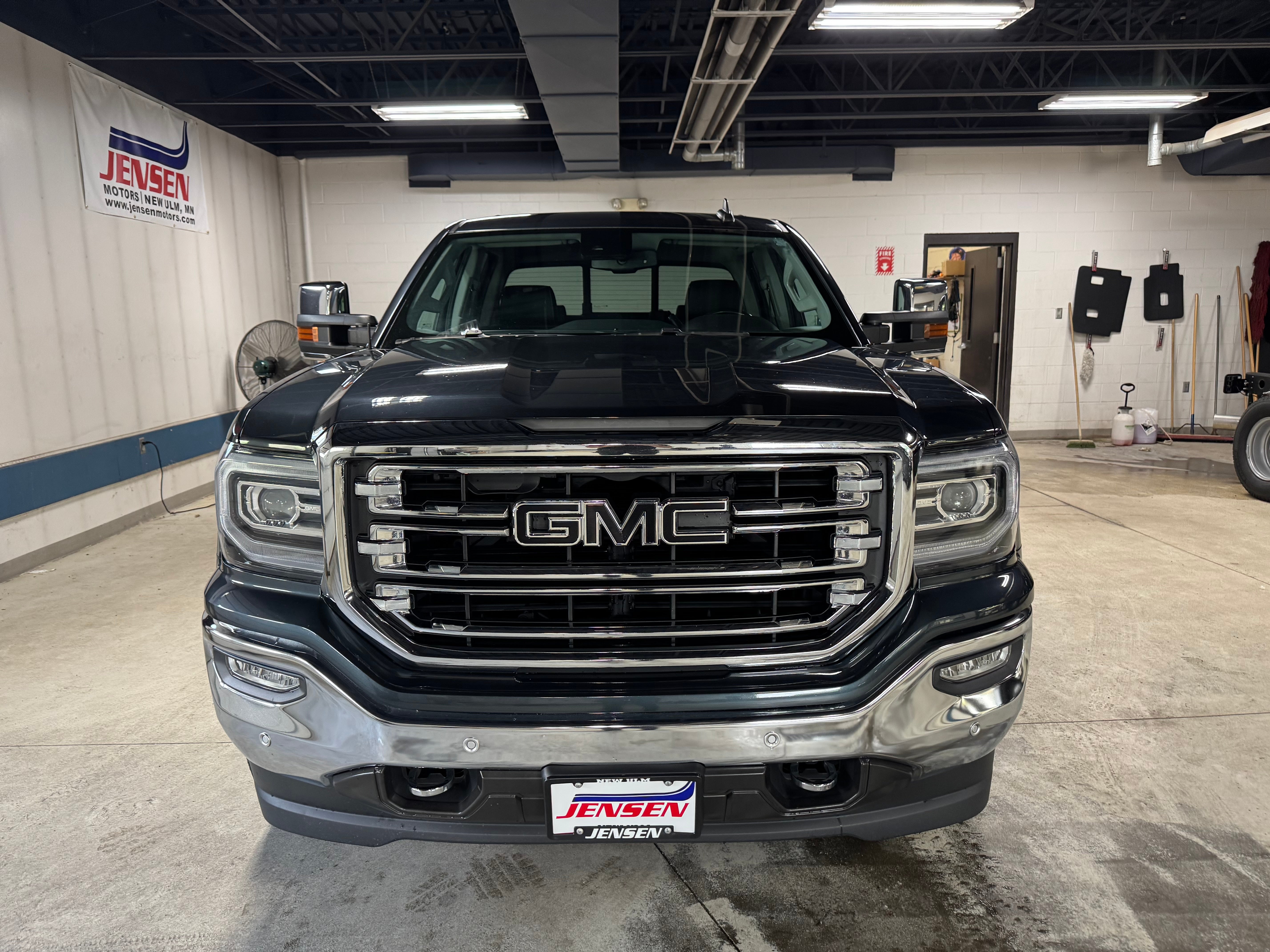 Used 2018 GMC Sierra 1500 SLT with VIN 3GTU2NEJ7JG335120 for sale in New Ulm, Minnesota