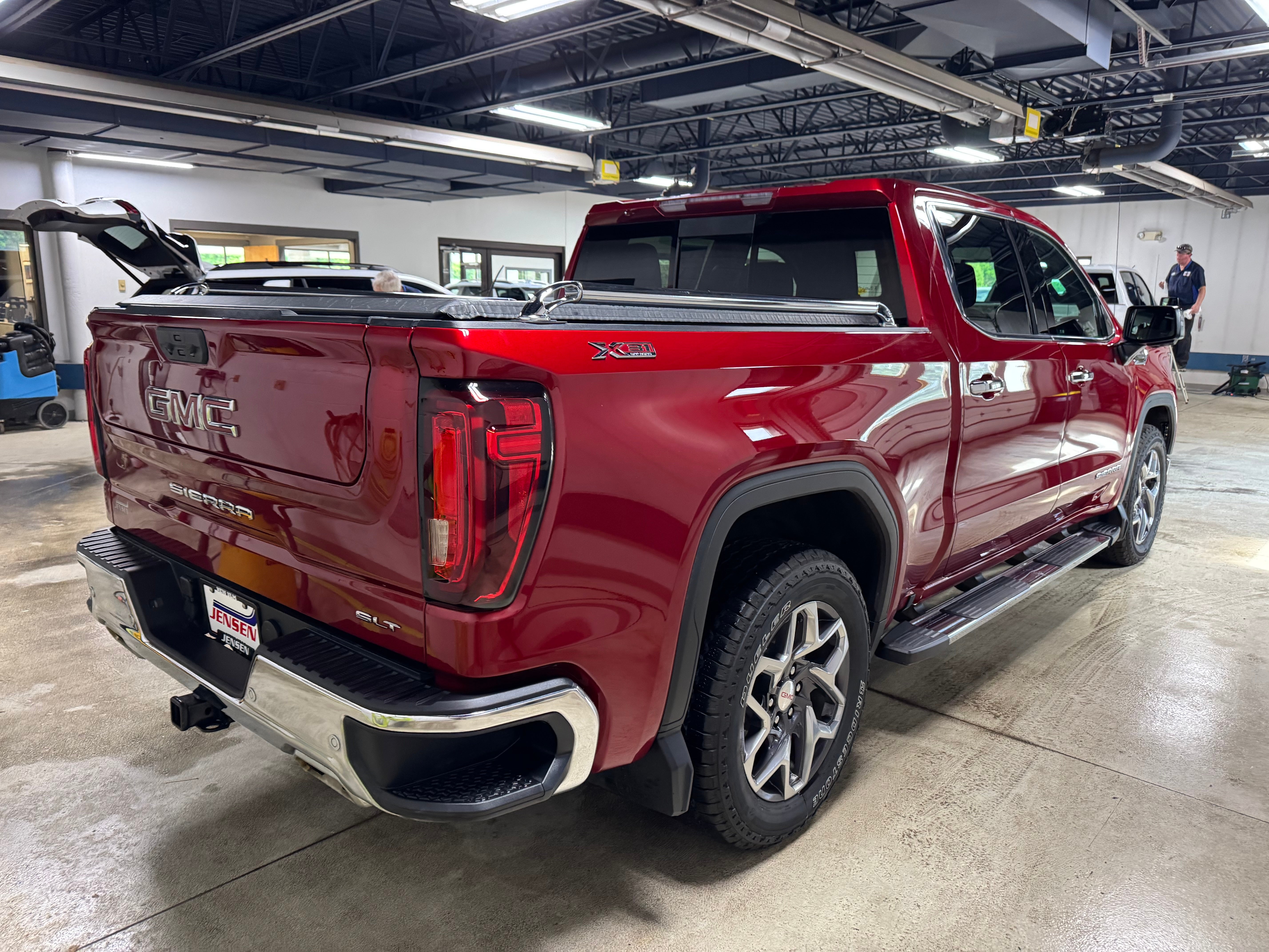 2025 GMC Sierra 1500 SLT