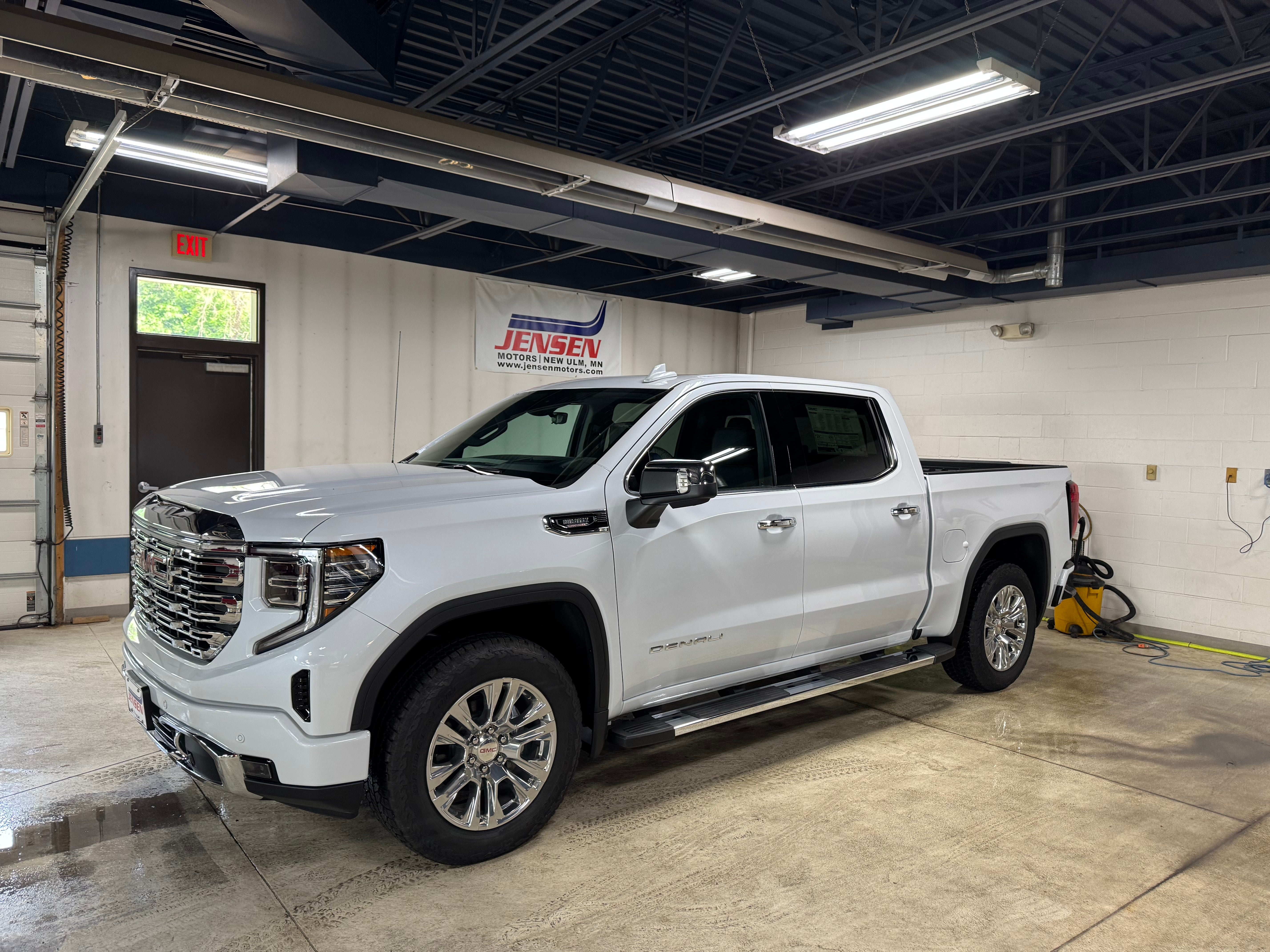 2026 GMC Sierra 4WD Crew Cab Short Box Denali's photo