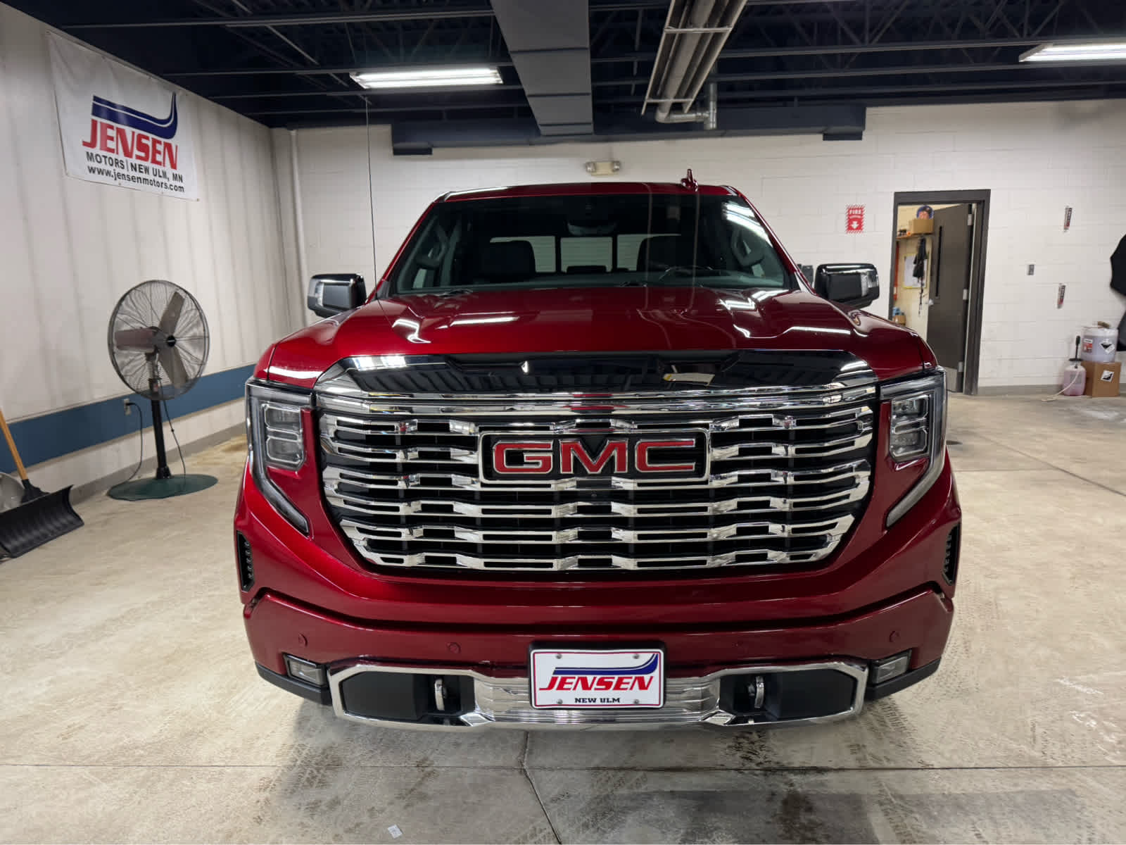 Used 2022 GMC Sierra 1500 Denali Denali with VIN 3GTUUGEL9NG511923 for sale in New Ulm, Minnesota